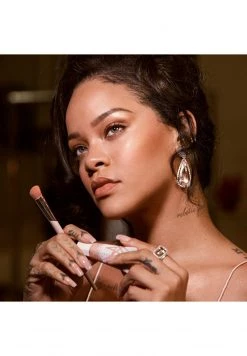 FENTY BEAUTY BY RIHANNA LIQUID KILLAWATT - FLUID FREESTYLE HIGHL - Highlighter - Butta Brownie - Damen -Fenty Beauty || Guru Shop Verkäufe 80fd90d9fad047d28e687f439dd94c0c