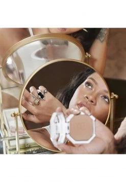 Fenty Beauty PRO FILT'R SOFT MATTE POWDER FOUNDATION - Foundation - 250 - Damen 12 Fenty Beauty PRO FILT'R SOFT MATTE POWDER FOUNDATION - Foundation - 250 - Damen -Fenty Beauty || Guru Shop Verkäufe d720636717544d3ea765d5f789898713